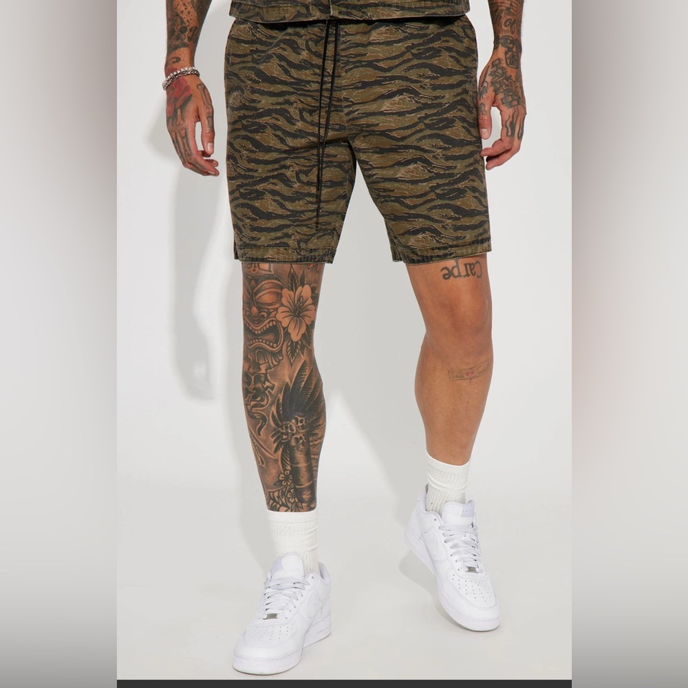 NWT camo shorts